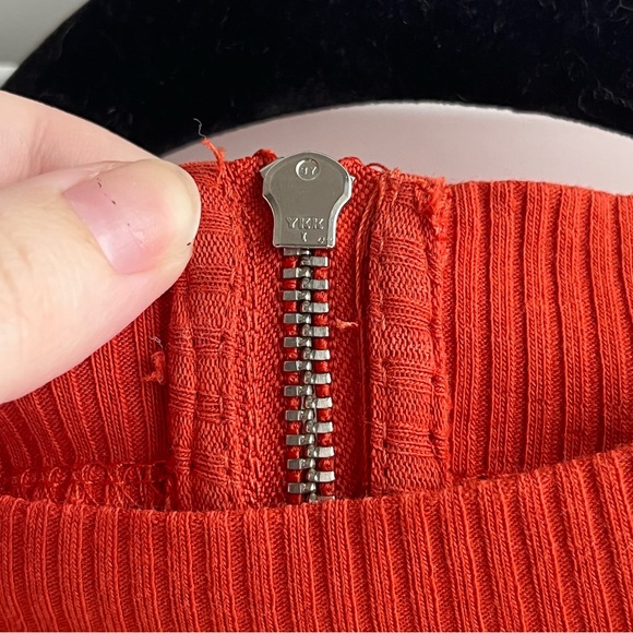 H&M DIVIDED Rust Ribbed Cold Shoulder Top - Picture 4 of 6